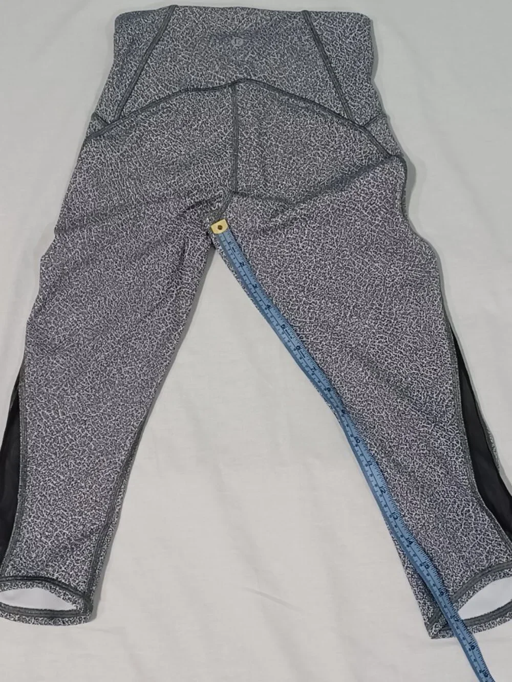 Lululemon Crop Leggings Women's Size 4 Gray Black Mesh Athletic Yoga Pants